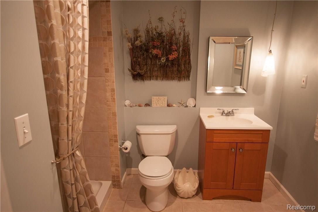 690 Sheldon Court Rochester, MI 48306 - Photo 41 of 46 Lower level bath