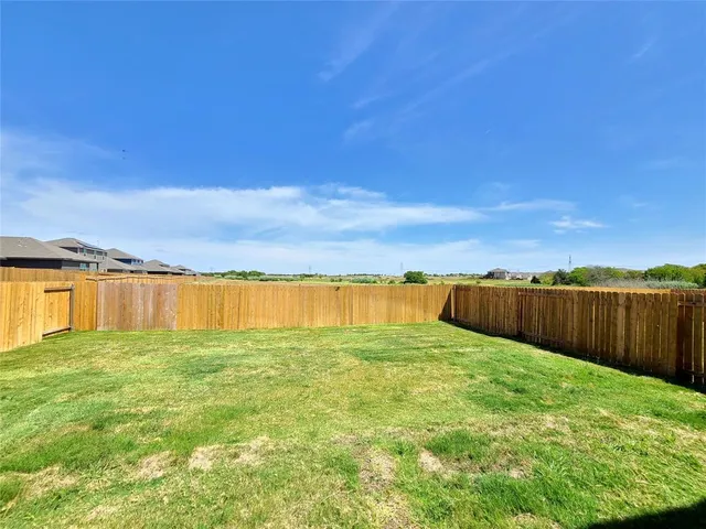 $2,495 | 104 Lady Bird Court, Venus, TX 76084