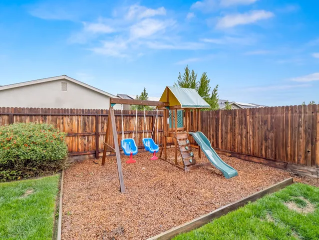 $525,000 | 336 East Tyler Court, Visalia, CA 93291
