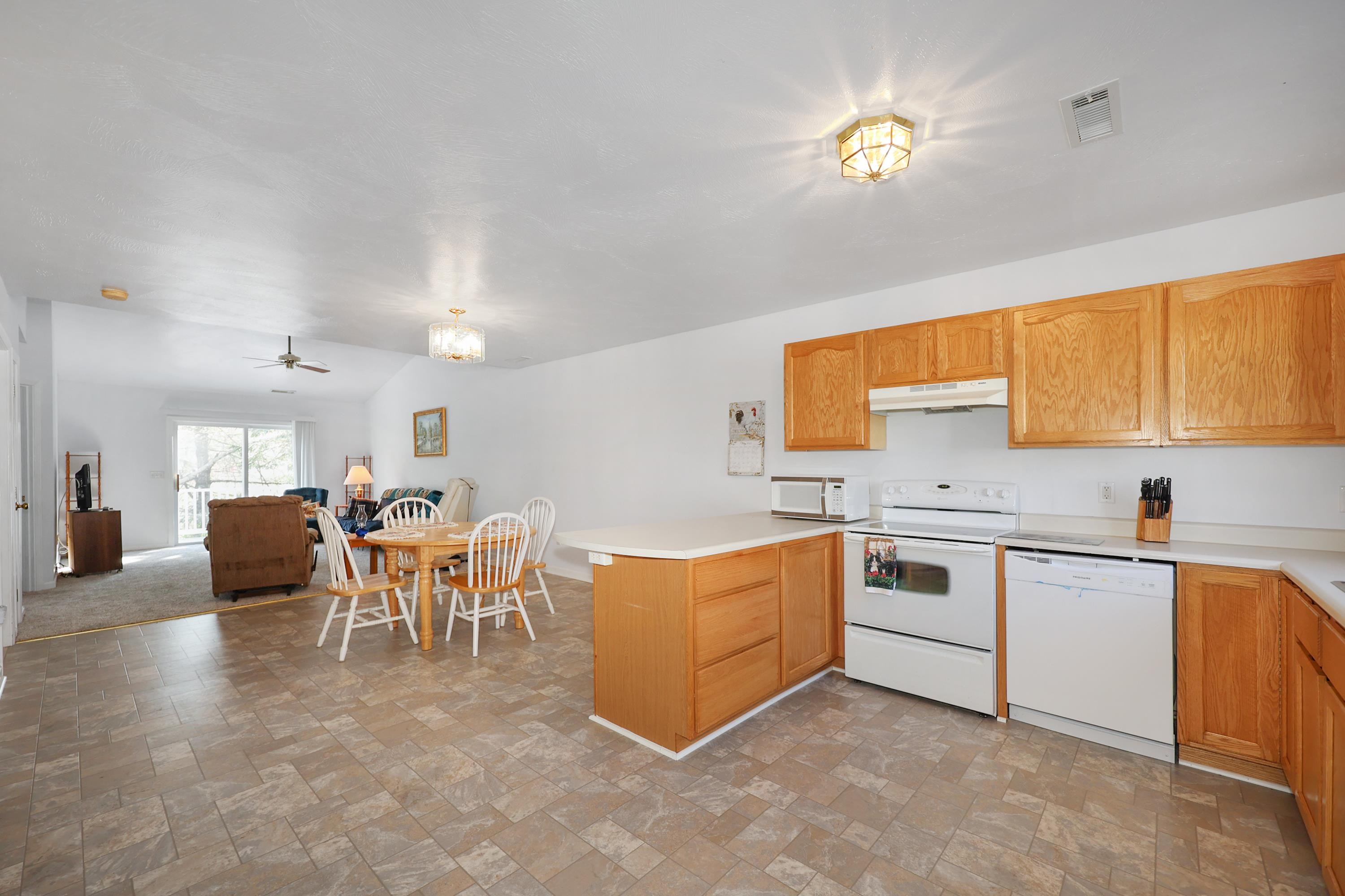 491 Mammoth Road, Unit 18 Londonderry, NH 03053 - Photo 4 of 23