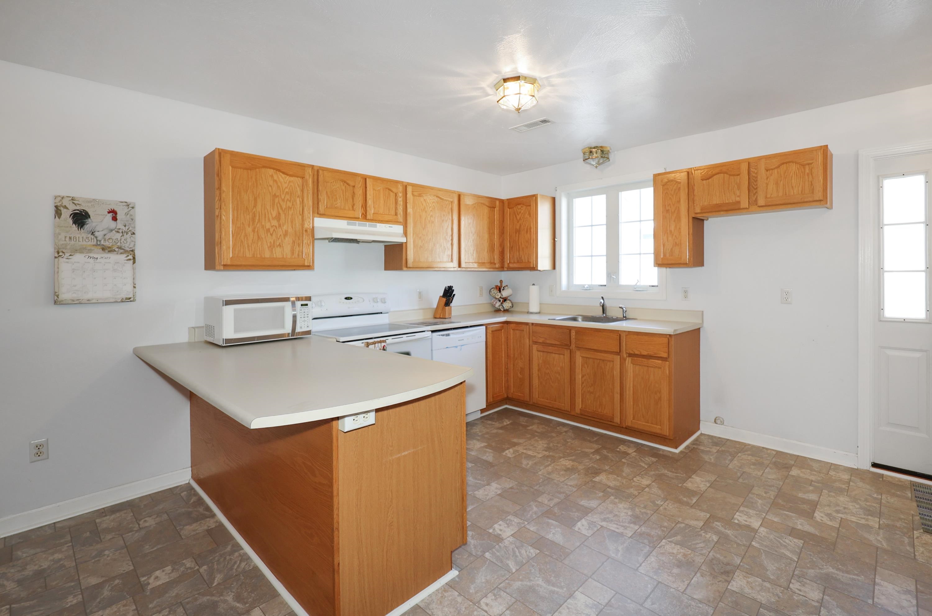 491 Mammoth Road, Unit 18 Londonderry, NH 03053 - Photo 5 of 23