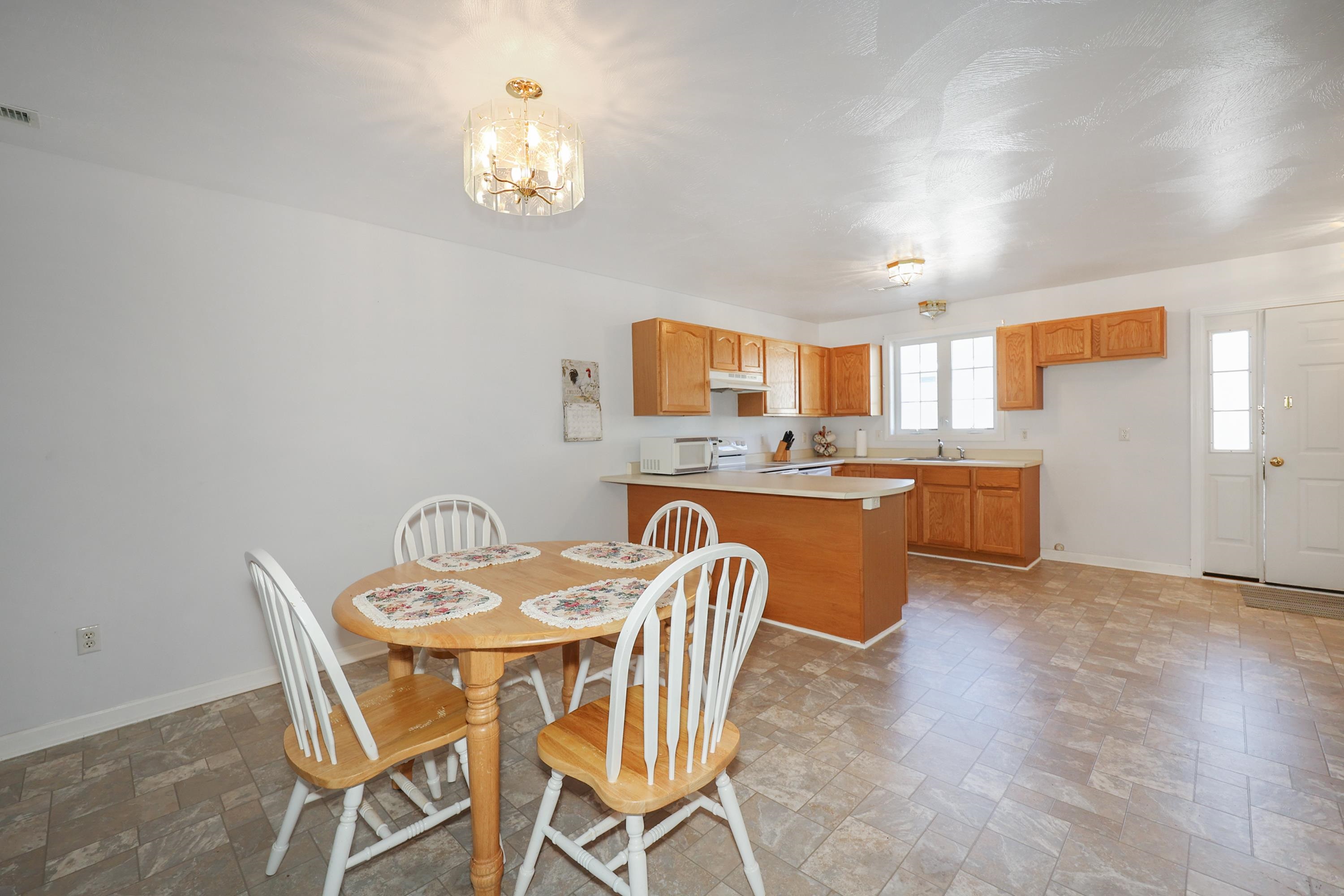 491 Mammoth Road, Unit 18 Londonderry, NH 03053 - Photo 6 of 23