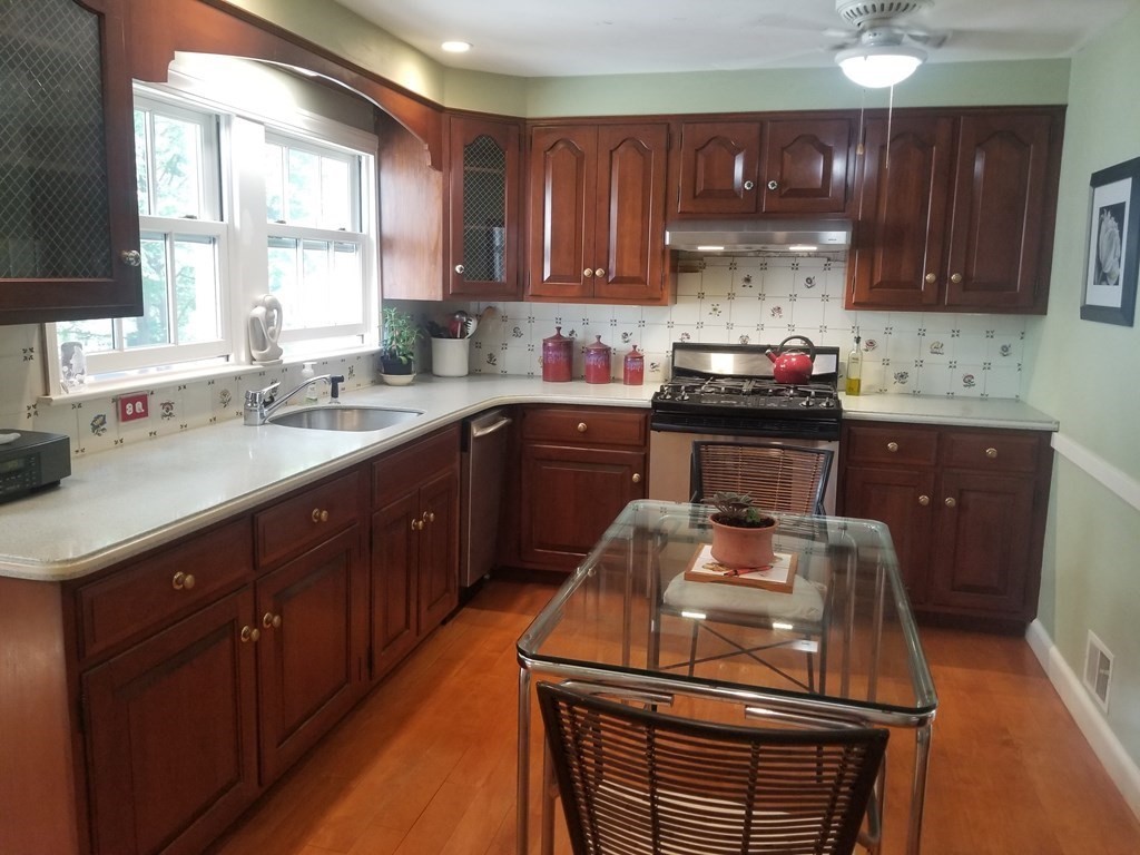 34 Landon Road Milton, MA 02186 - Photo 3 of 36 Gallery Image 3