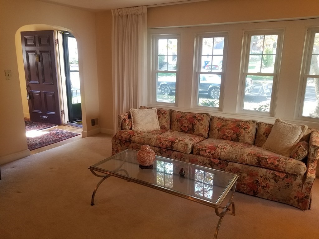 34 Landon Road Milton, MA 02186 - Photo 4 of 36 Gallery Image 4