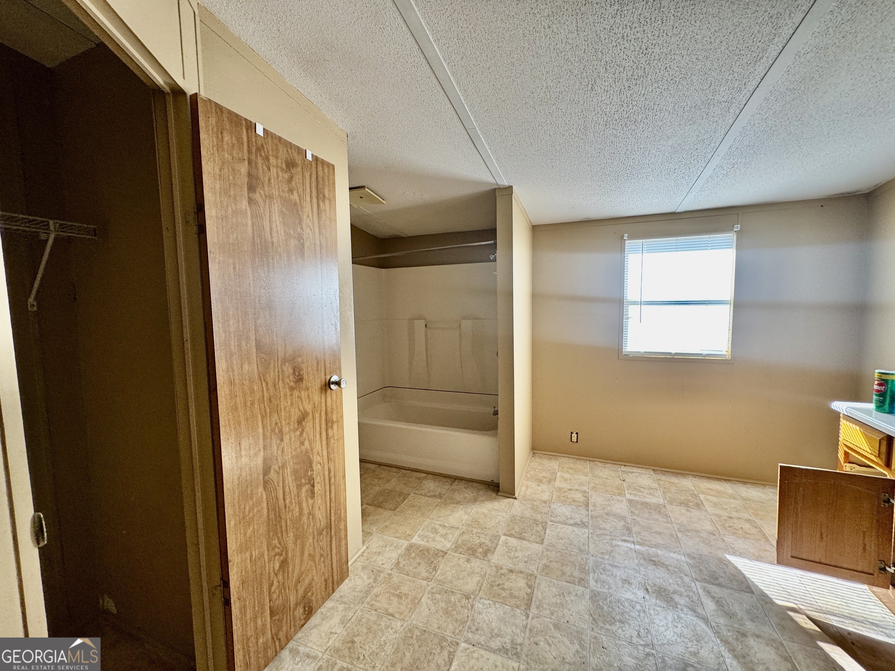 2211 New Cut Road Byromville, GA 31007 - Photo 14 of 25 a view of an empty room