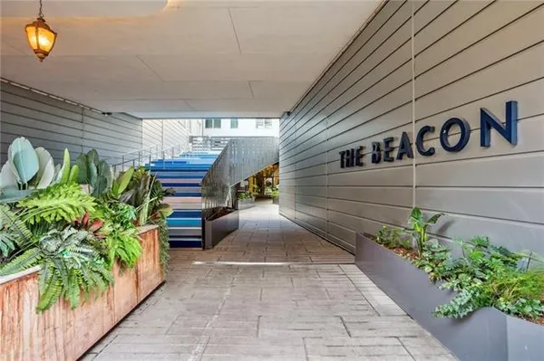 $4,800 | 1000 Girod Street, Unit PH2, New Orleans, LA 70113