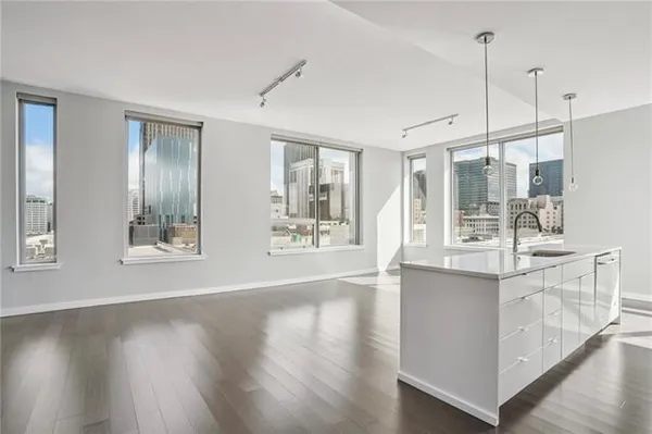 $4,800 | 1000 Girod Street, Unit PH2, New Orleans, LA 70113