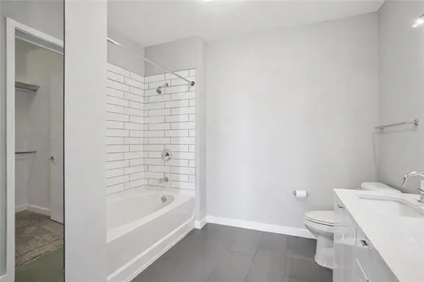 $4,800 | 1000 Girod Street, Unit PH2, New Orleans, LA 70113