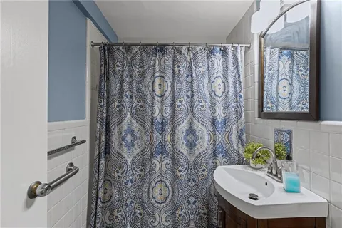 $127,000 | 4601 Fifth Avenue, Unit 221, Pittsburgh, PA 15213