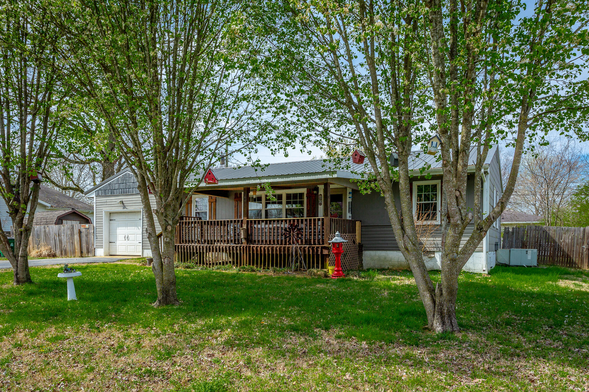 1037 Lansdell Road East Ridge, TN 37412 - Photo 2 of 35 Front yard