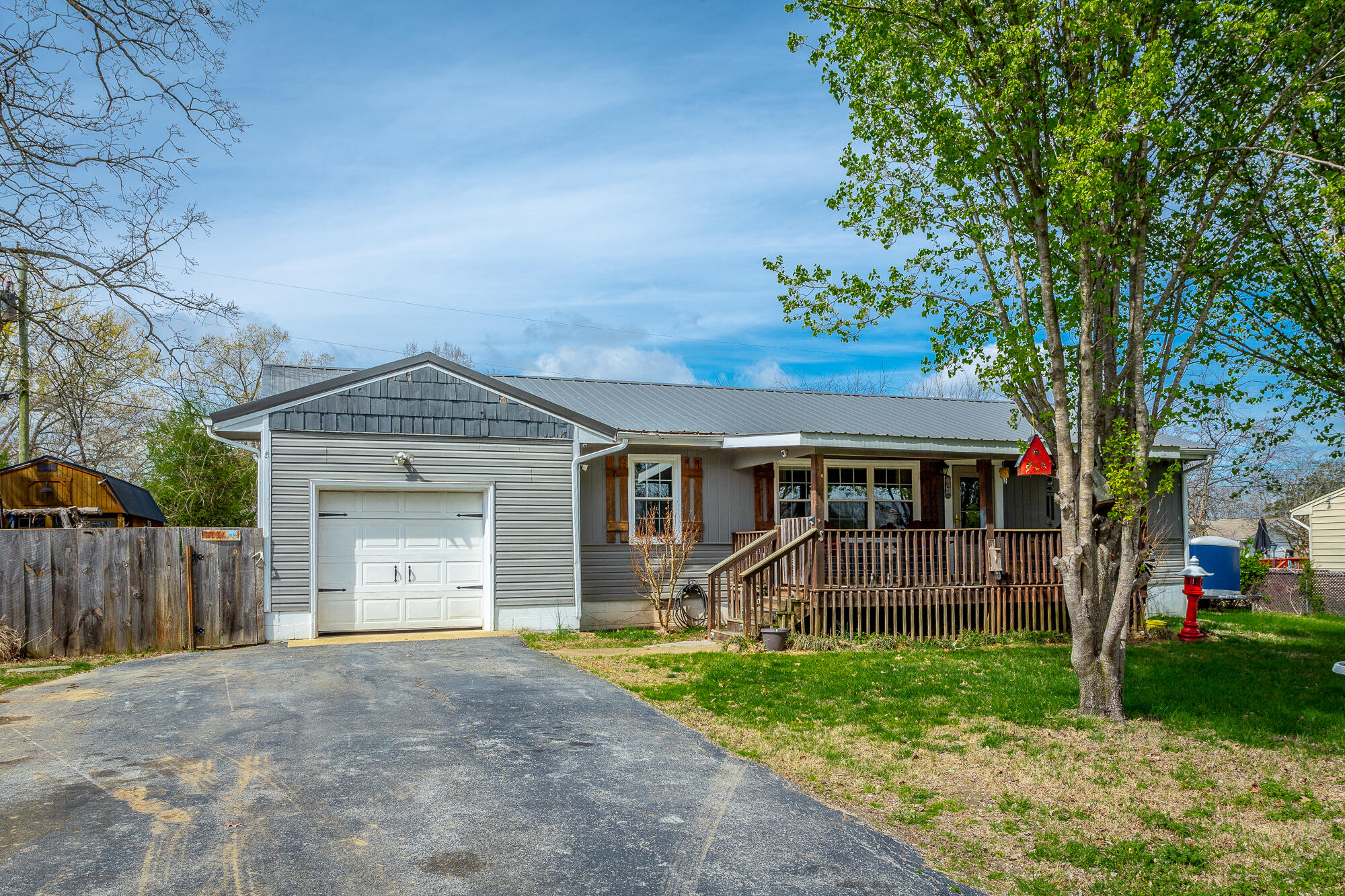 1037 Lansdell Road East Ridge, TN 37412 - Photo 31 of 35 Driveway