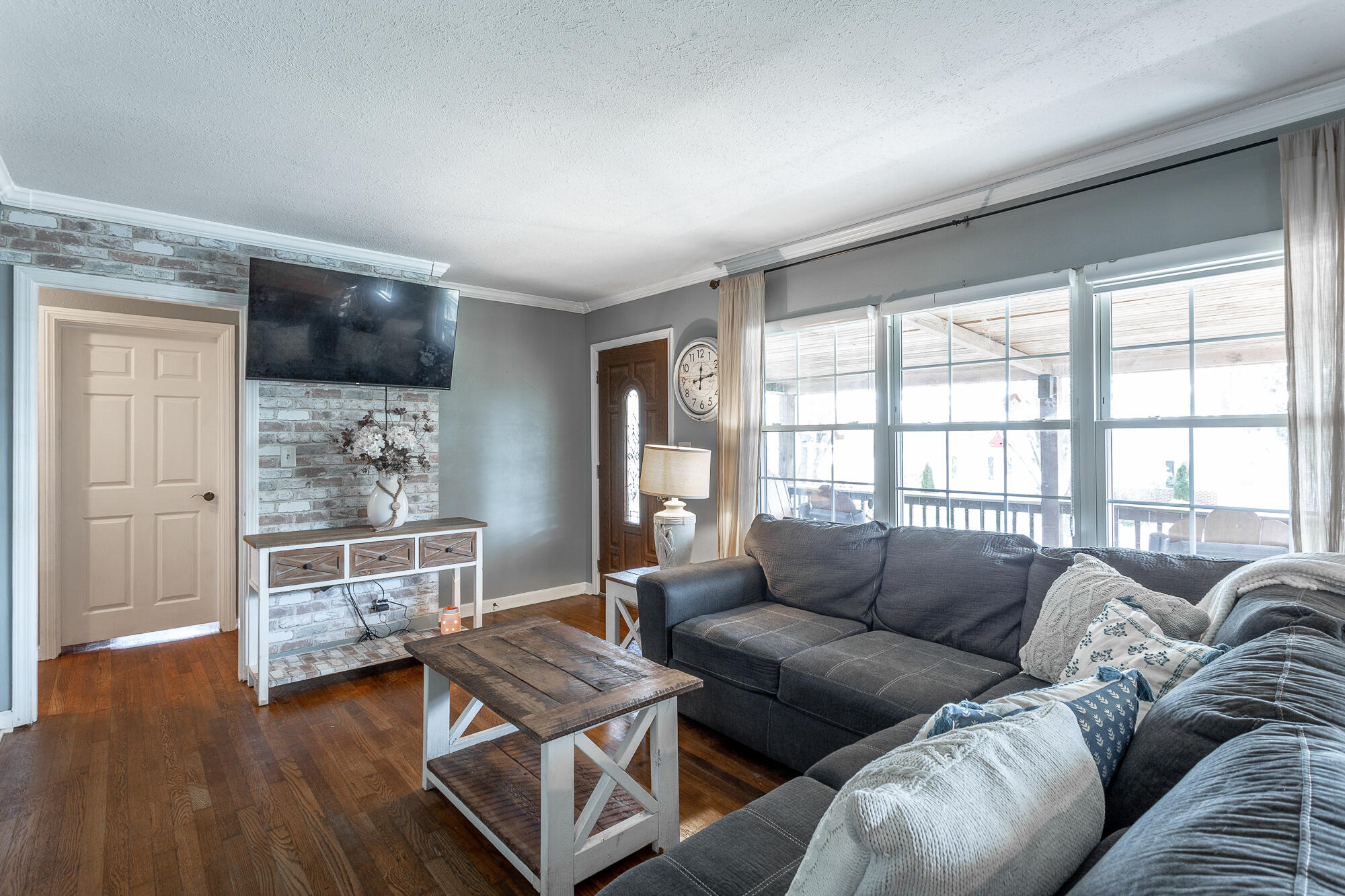 1037 Lansdell Road East Ridge, TN 37412 - Photo 7 of 35 Living room
