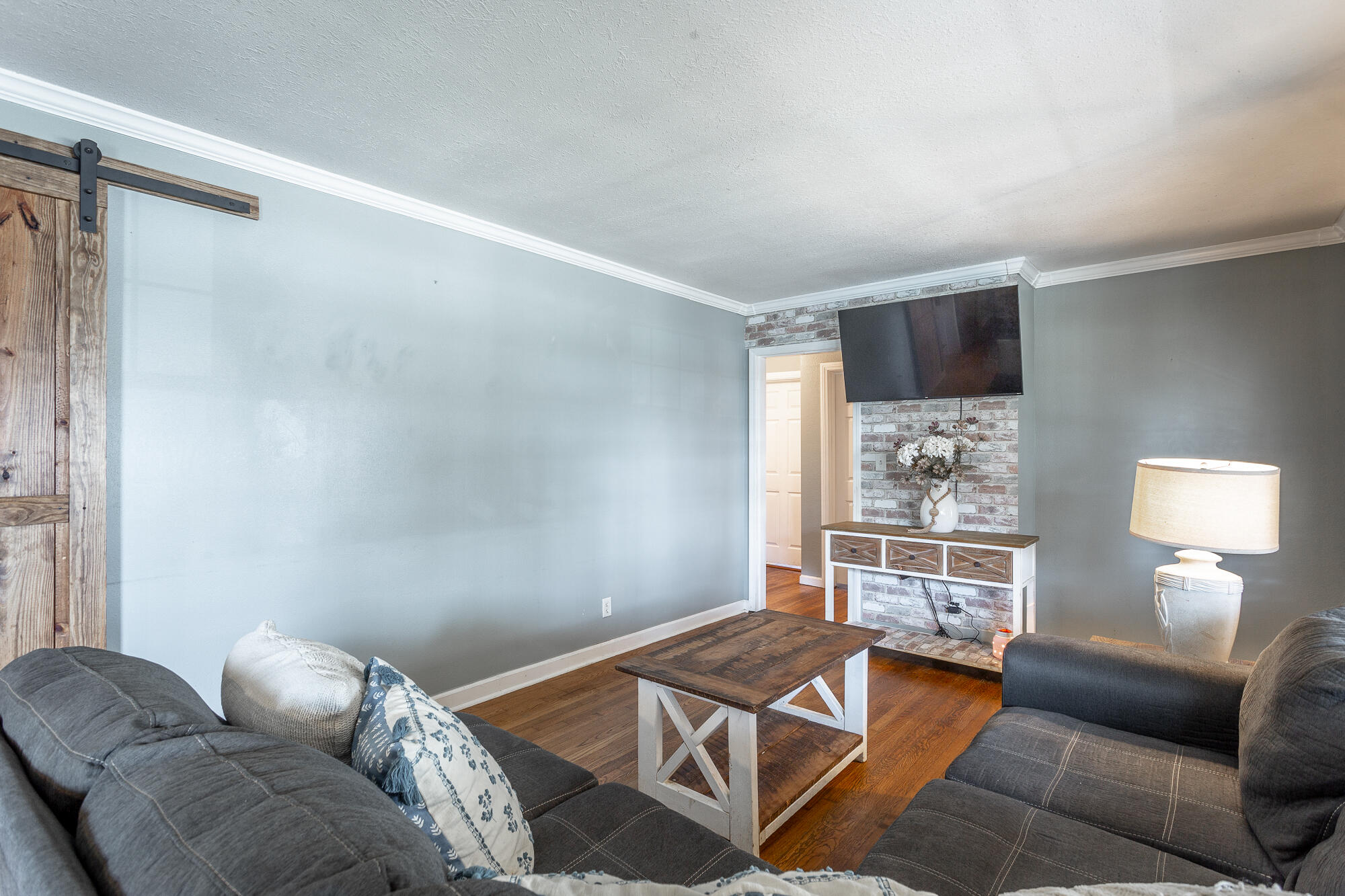 1037 Lansdell Road East Ridge, TN 37412 - Photo 8 of 35 Living room