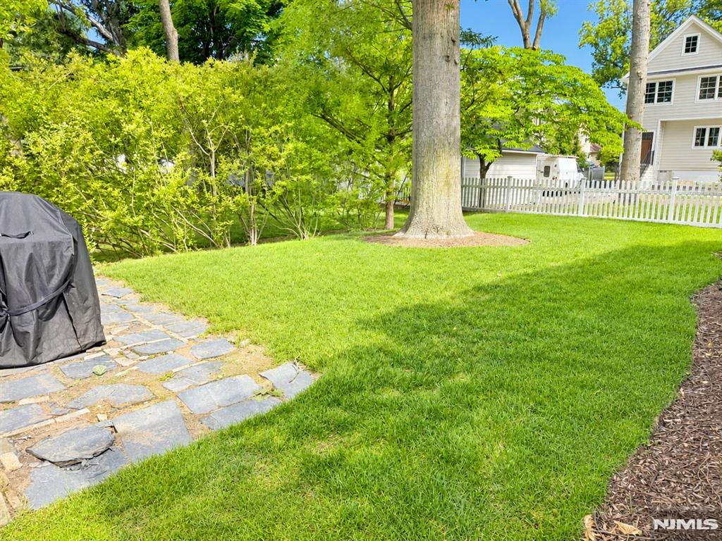 310 Kenilworth Road Ridgewood, NJ 07450 - Photo 7 of 8