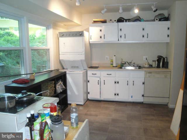 7831 Brompton Street Springfield, VA 22152 - Photo 3 of 16 Kitchen