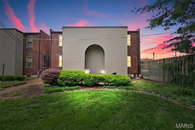 $199,900 | 327 North Boyle Avenue, Unit E4, St. Louis, MO 63108