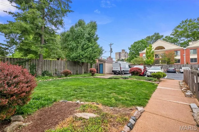 $199,900 | 327 North Boyle Avenue, Unit E4, St. Louis, MO 63108