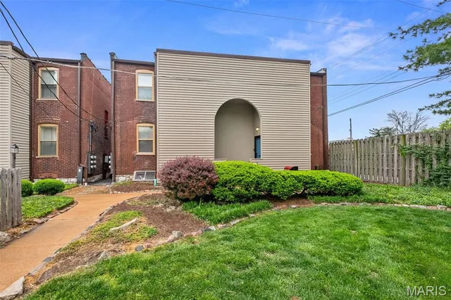 $199,900 | 327 North Boyle Avenue, Unit E4, St. Louis, MO 63108