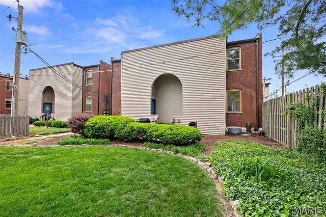 $199,900 | 327 North Boyle Avenue, Unit E4, St. Louis, MO 63108
