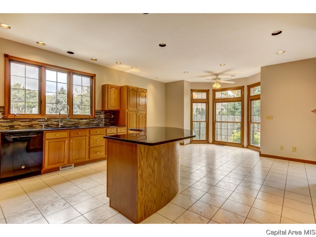 1 Woodland Trail Rochester, IL 62563 - Photo 9 of 33 Gallery Image 9