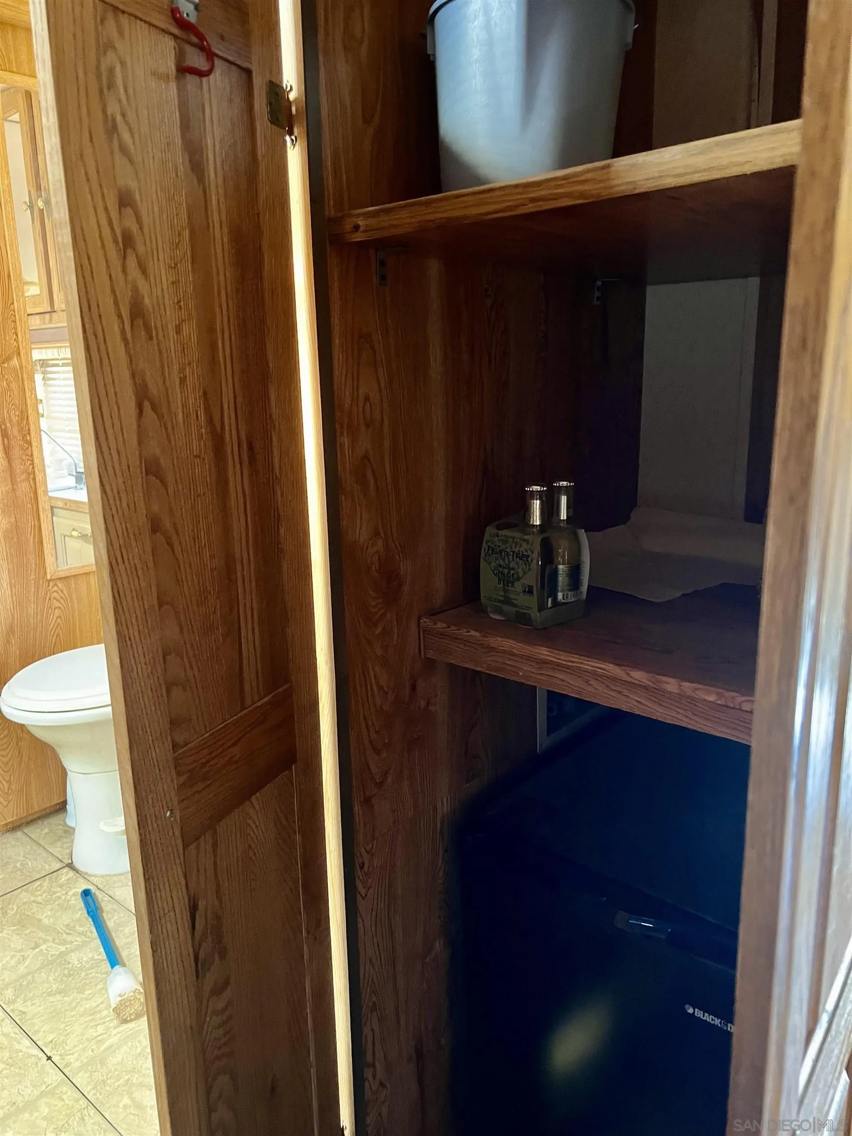 4260 Sutton Place Blythe, CA 92225 - Photo 9 of 35 a bathroom with a sink and a vanity