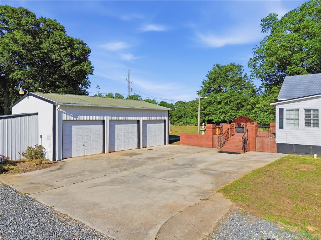 880 Johnstonville Road Barnesville, GA 30204 - Photo 5 of 33 a view of a house with a yard and potted plants