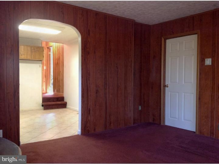 2121 Coventryville Road Pottstown, PA 19465 - Photo 9 of 21 Living Room