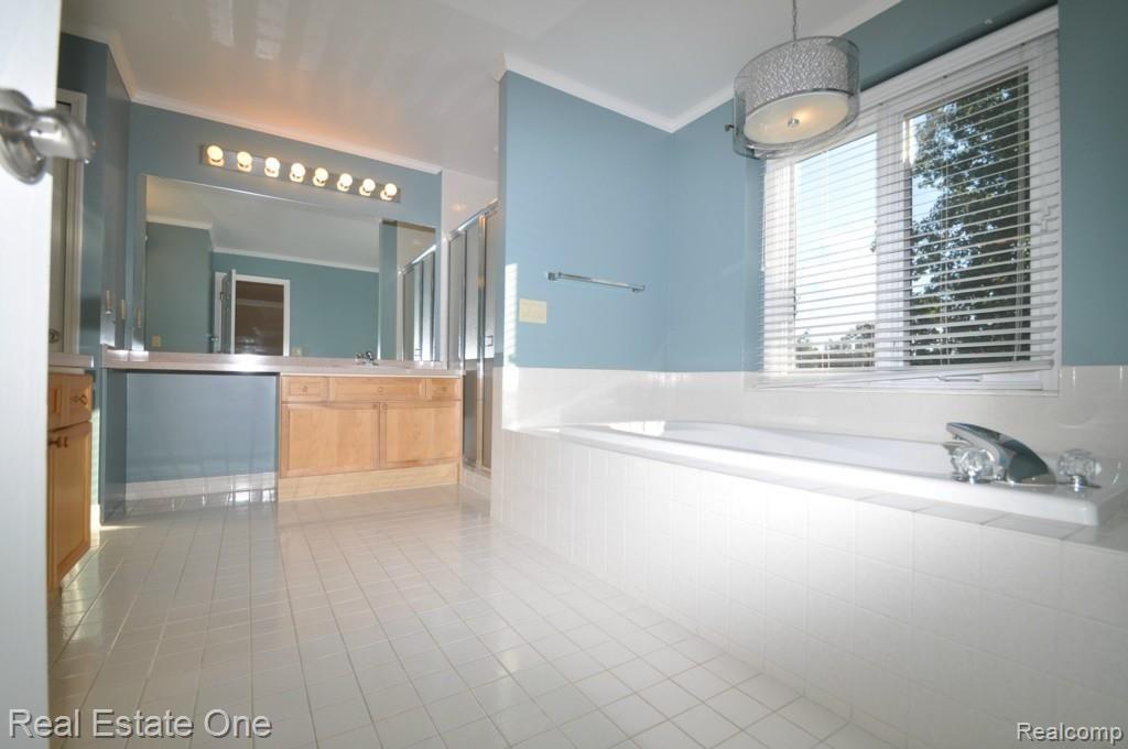 1847 Haverhill Drive Rochester, MI 48306 - Photo 16 of 36 16.jpg