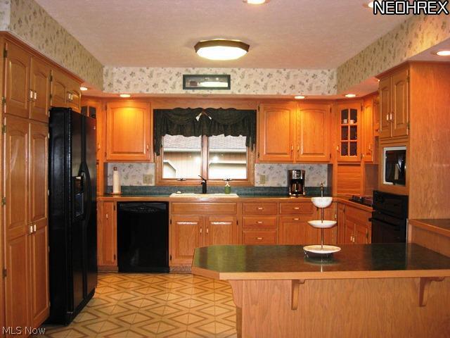 2544 Heyl Road Wooster, OH 44691 - Photo 8 of 25 Custom oak cabinets, Jenn-Air stove in spacious kitchen. Oak trim throughout the home