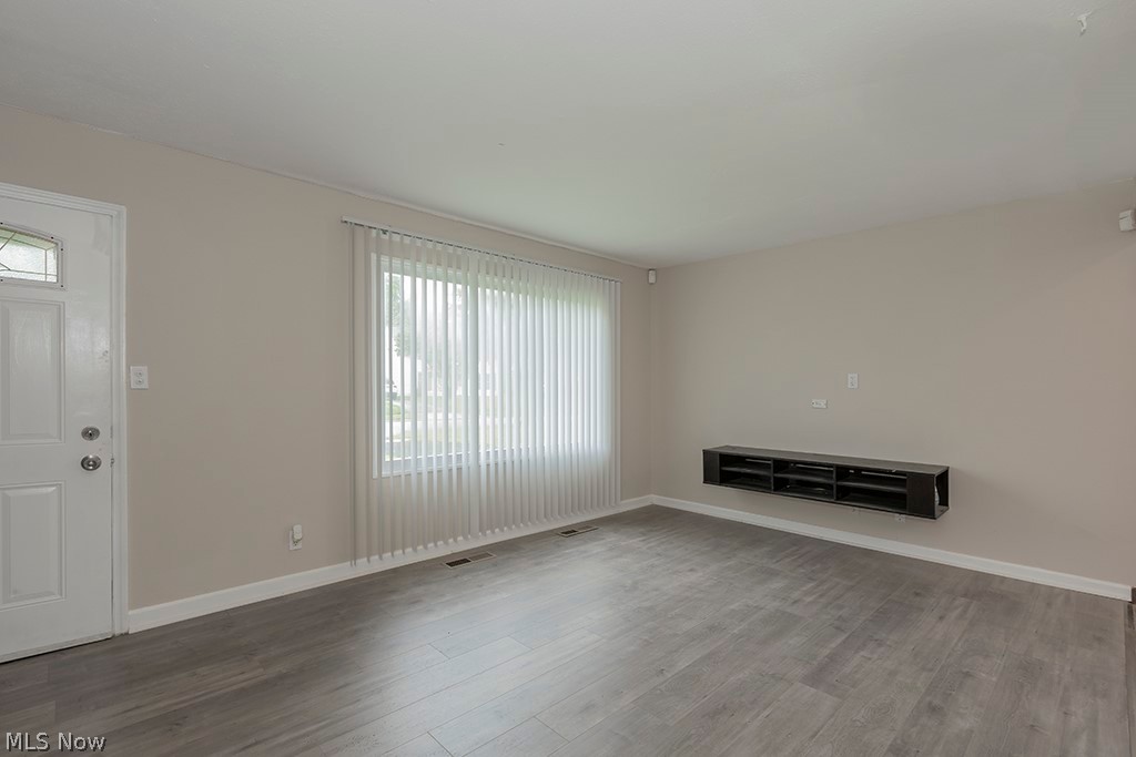 20212 Longbrook Road Warrensville Heights, OH 44128 - Photo 11 of 32