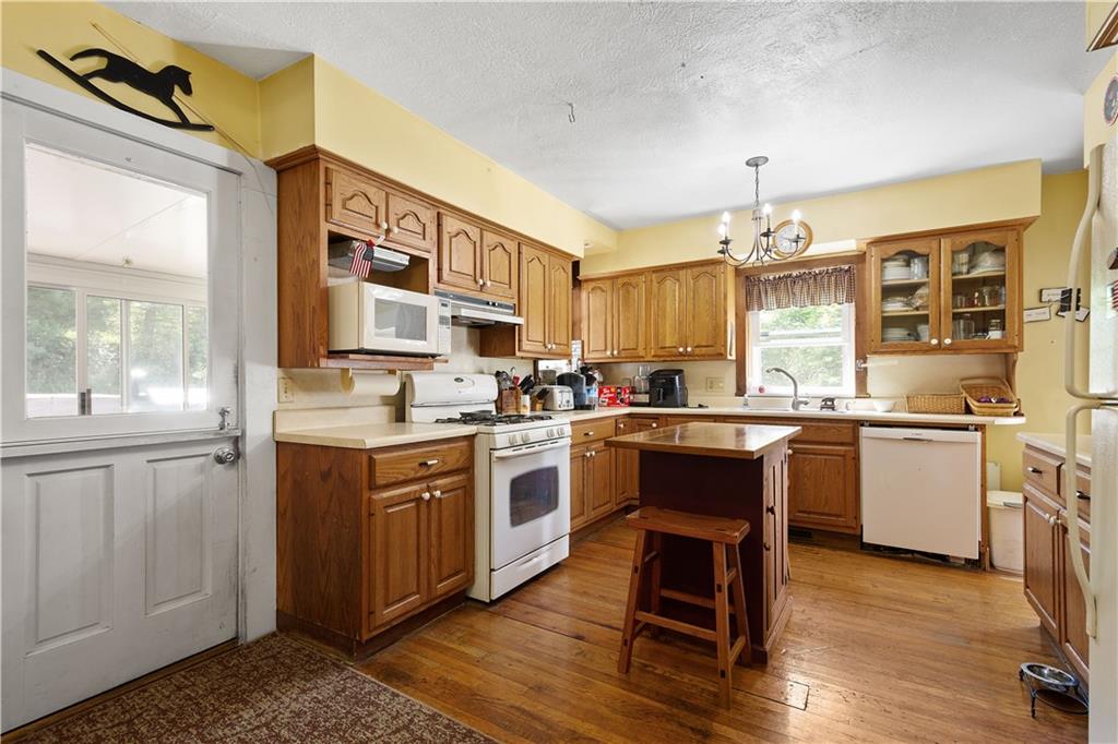 2915 Kane Road Aliquippa, PA 15001 - Photo 19 of 31 Kitchen
