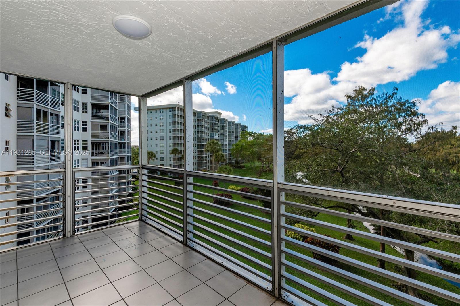 625 Oaks Drive, Unit 503 Pompano Beach, FL 33069 - Photo 12 of 28