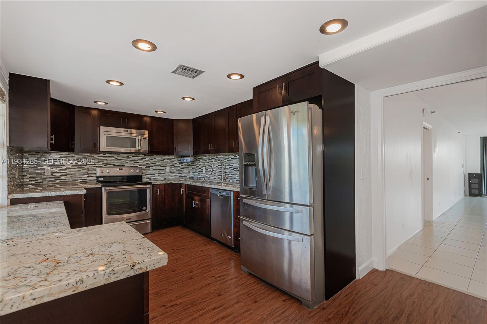 625 Oaks Drive, Unit 503 Pompano Beach, FL 33069 - Photo 2 of 28