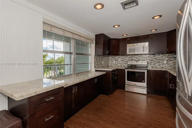 $2,400 | 625 Oaks Drive, Unit 503, Pompano Beach, FL 33069