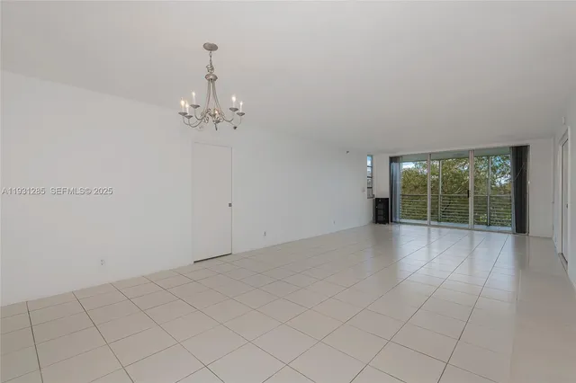 $2,400 | 625 Oaks Drive, Unit 503, Pompano Beach, FL 33069