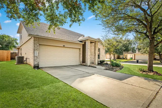 a view of a house with a yard and garage