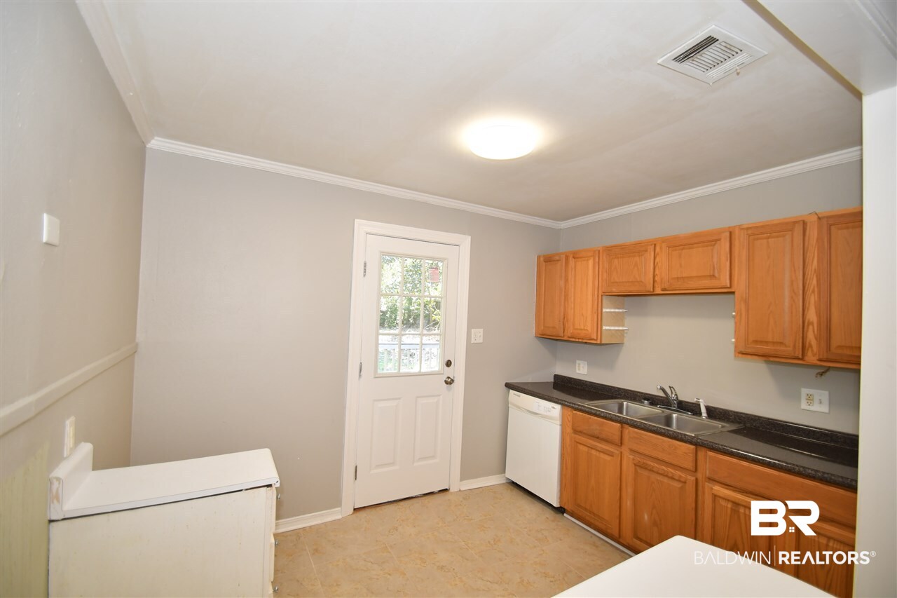 268 Border Drive West Mobile, AL 36608 - Photo 8 of 17