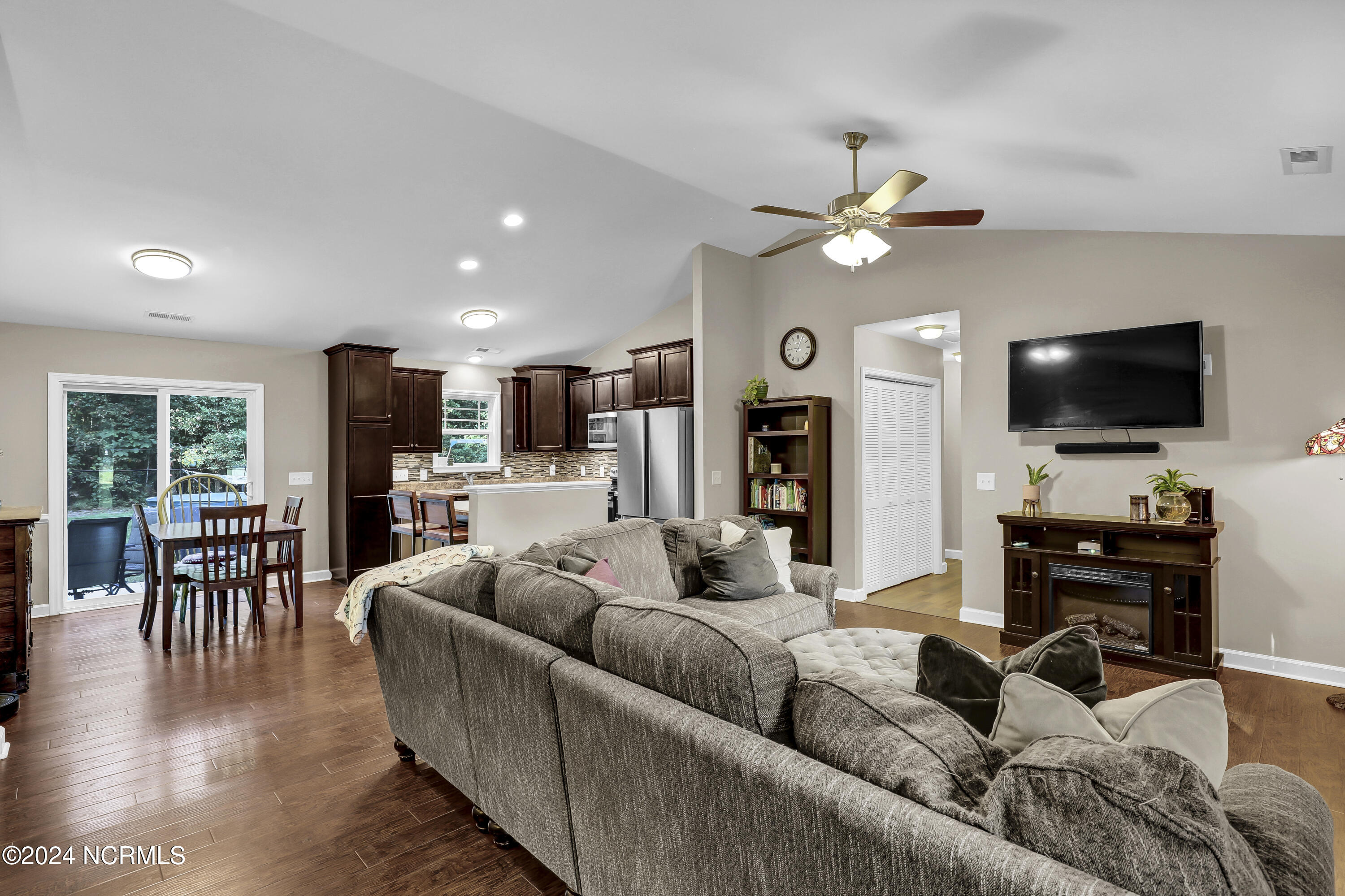 1296 Watts Landing Road Hampstead, NC 28443 - Photo 7 of 38 7