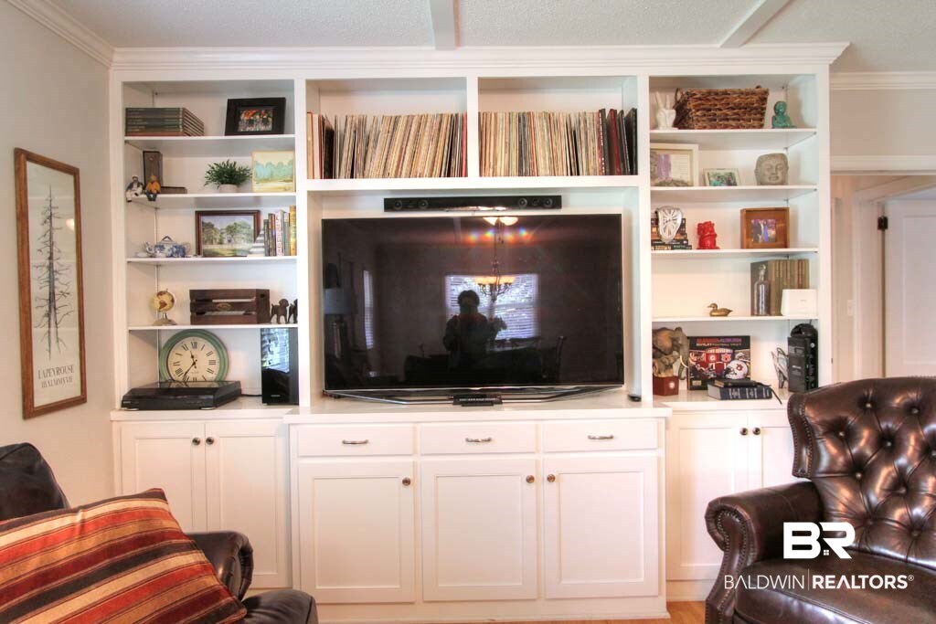 321 Dalewood Drive Mobile, AL 36608 - Photo 13 of 32 Custom Built In For your Favorite Books or TV