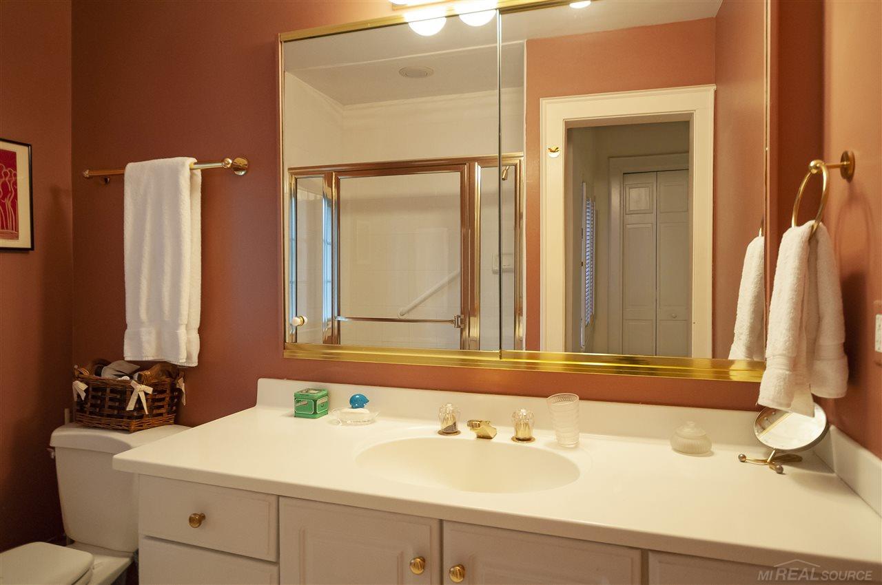 395 Rivard Boulevard Grosse Pointe, MI 48230 - Photo 30 of 54 31378482-29.JPG