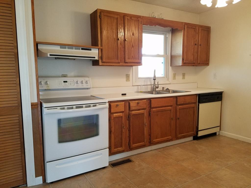 1056 Old State Rte 34 Jonesborough, TN 37659 - Photo 7 of 14 Kitchen