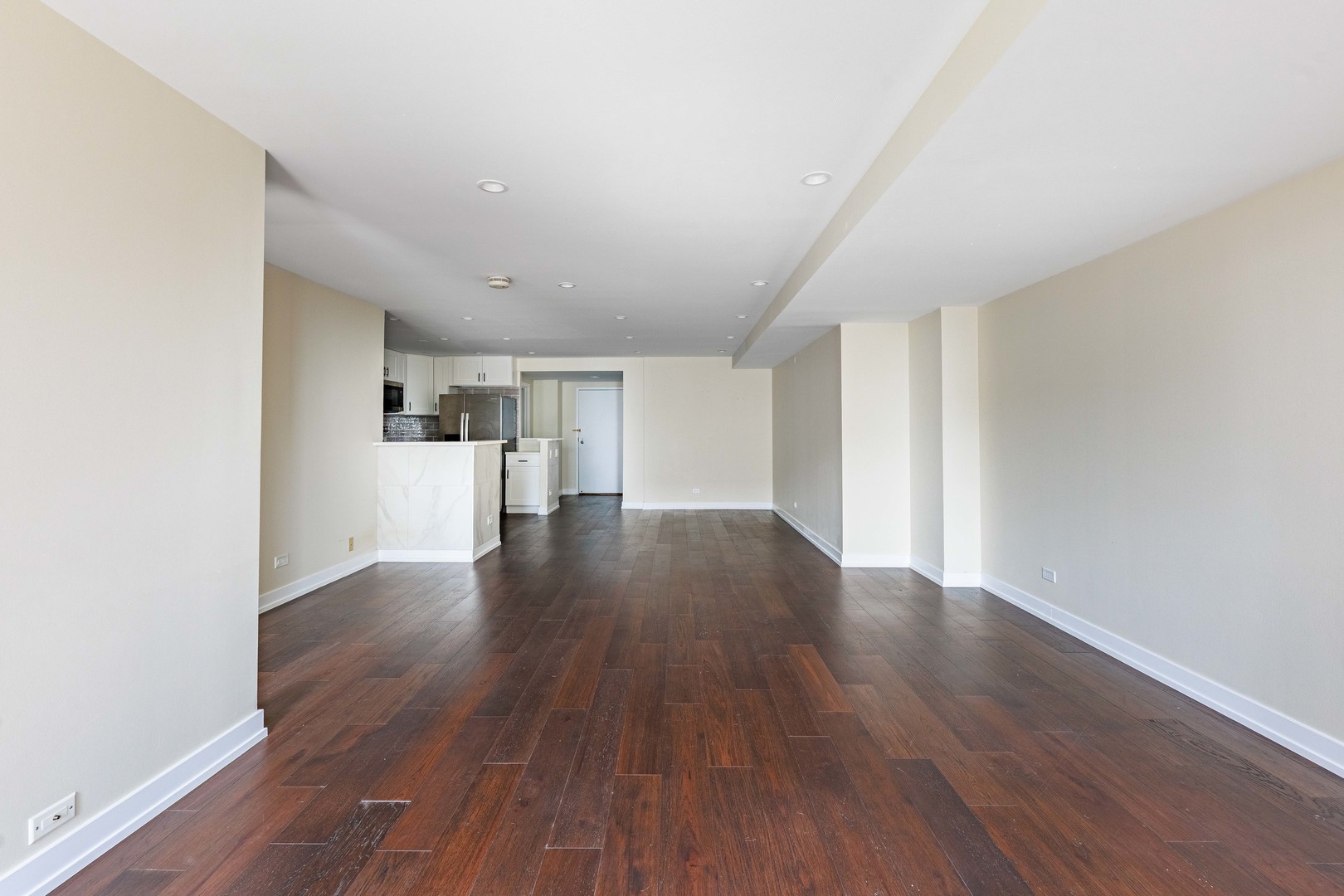 40 East 9th Street, Unit 1804 Chicago, IL 60605 - Photo 4 of 19