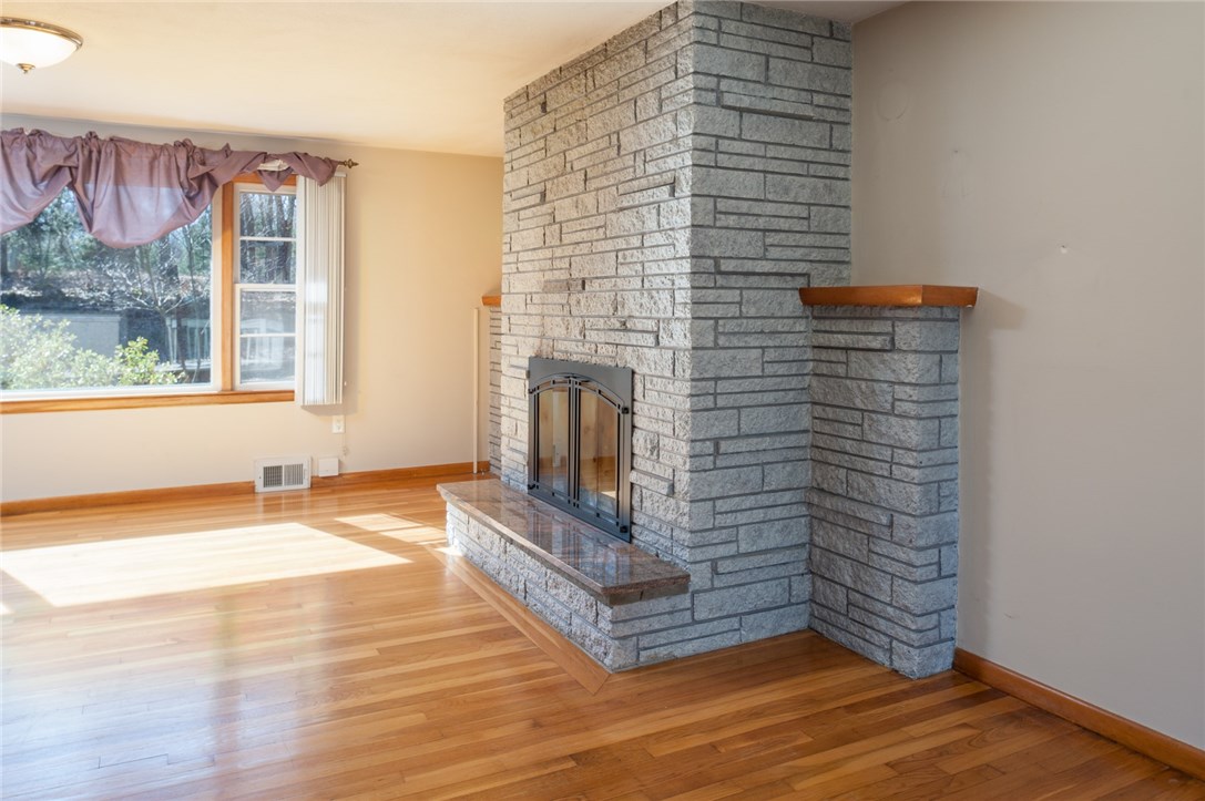 1565 Middle Road East Greenwich, RI 02818 - Photo 3 of 34 Gallery Image 3