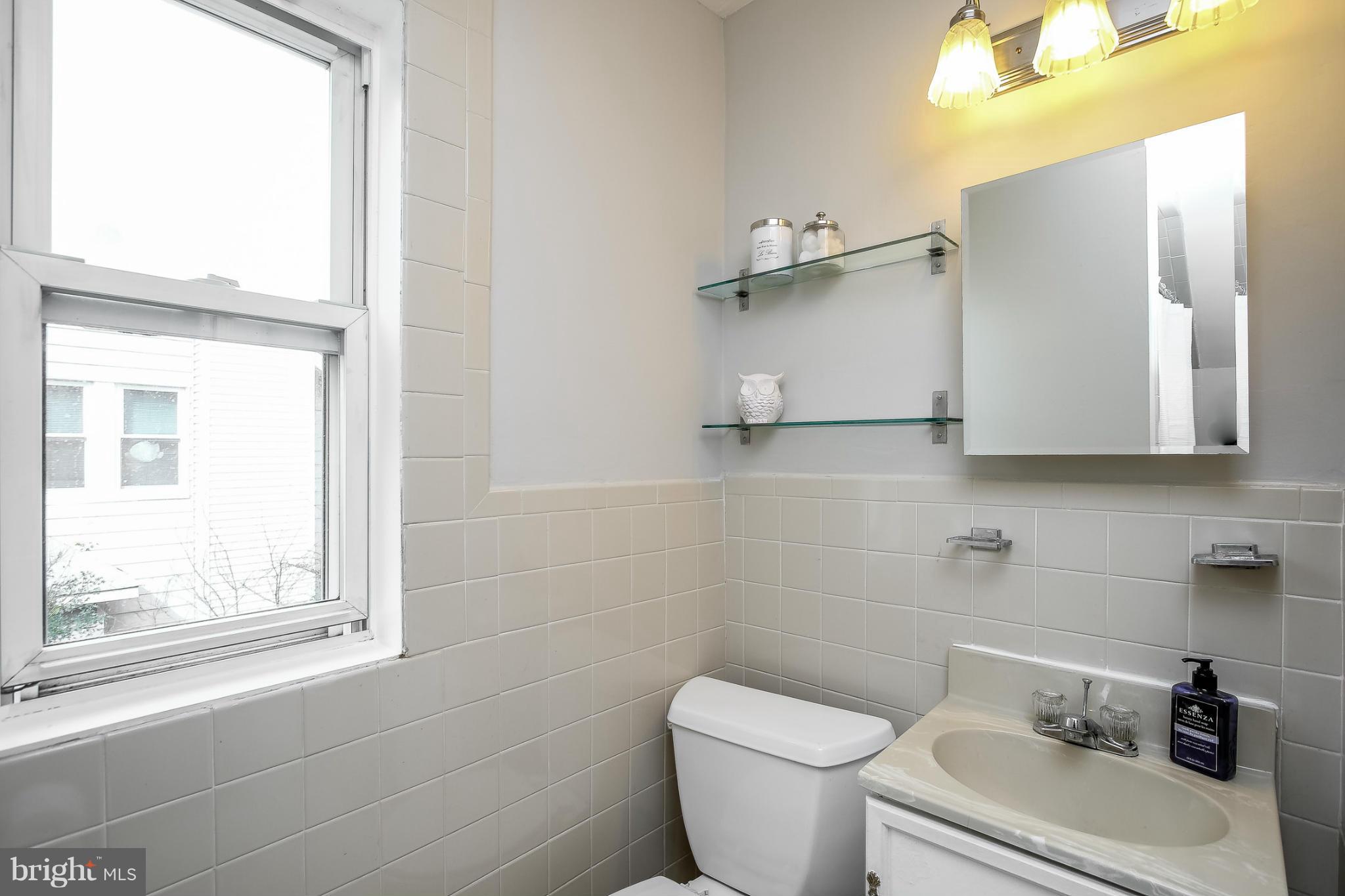 708 Old Home Road Baltimore, MD 21206 - Photo 14 of 21 Upper Level Full Bathroom