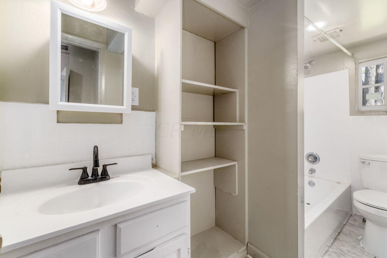 574 South Hampton Road Columbus, OH 43213 - Photo 14 of 28 S_-_574_S_Hampton_Rd_-_050