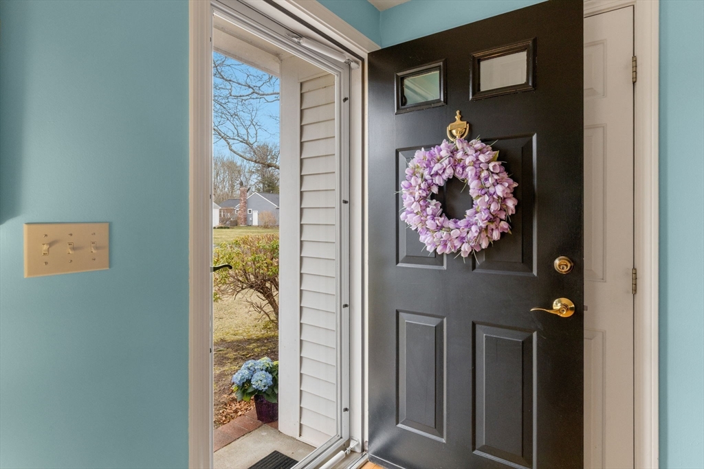 37 Ansel Howland Road Barnstable, MA 02632 - Photo 4 of 26 image of a entryway