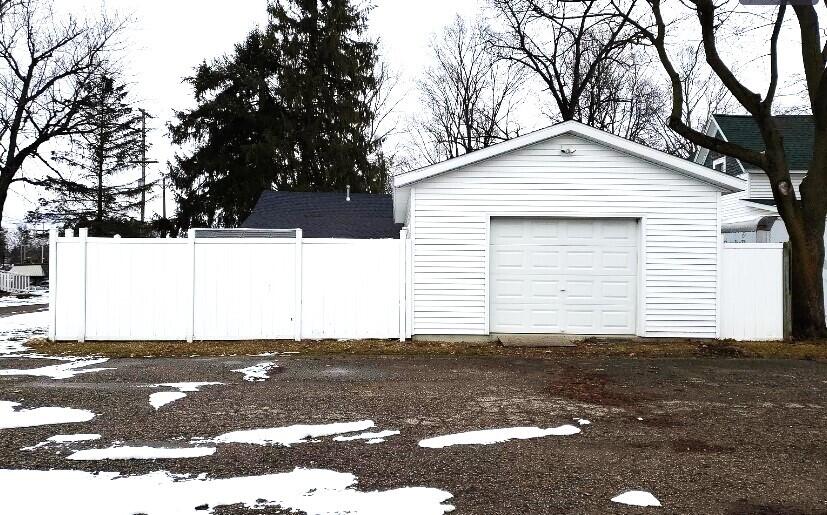 40 East State Road Grant, MI 49327 - Photo 13 of 15 Heated Garage!