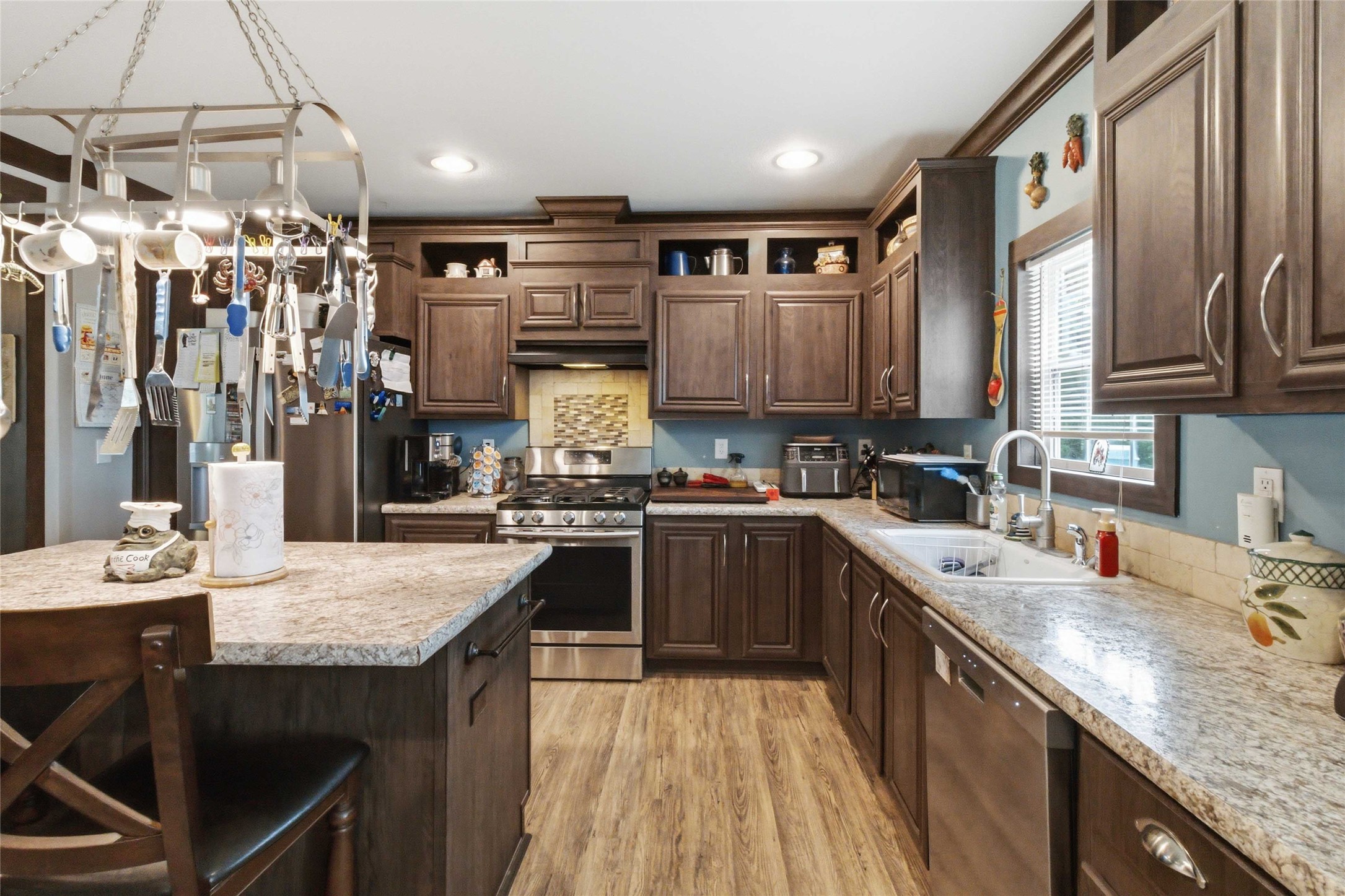 7921 Vista Ranch Road Smithville, TX 78957 - Photo 11 of 39 Culinary delights await in this modern kitchen with ample cabinetry and robust appliances.