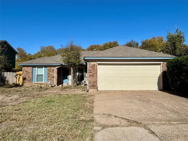 $1,900 | 319 Iberis Drive, Arlington, TX 76018