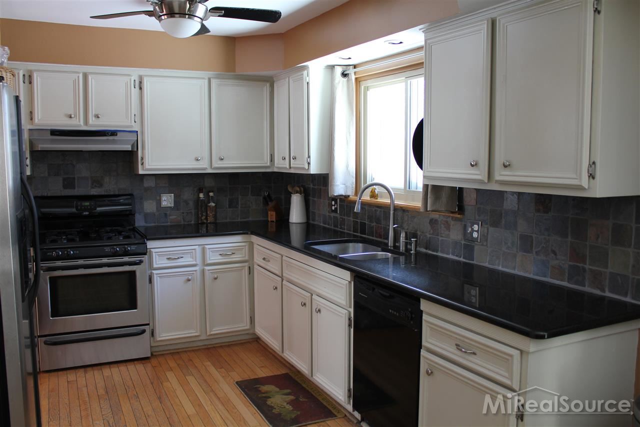 585 Plum Ridge Drive Rochester Hills, MI 48309 - Photo 12 of 24